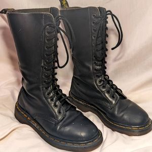 Doc Dr Martens black vintage 14 eye / holes punk emo Hot Topic authentic, boots